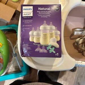Philips Avent Natural Newborn Gift Set - BRAND NEW IN BOX